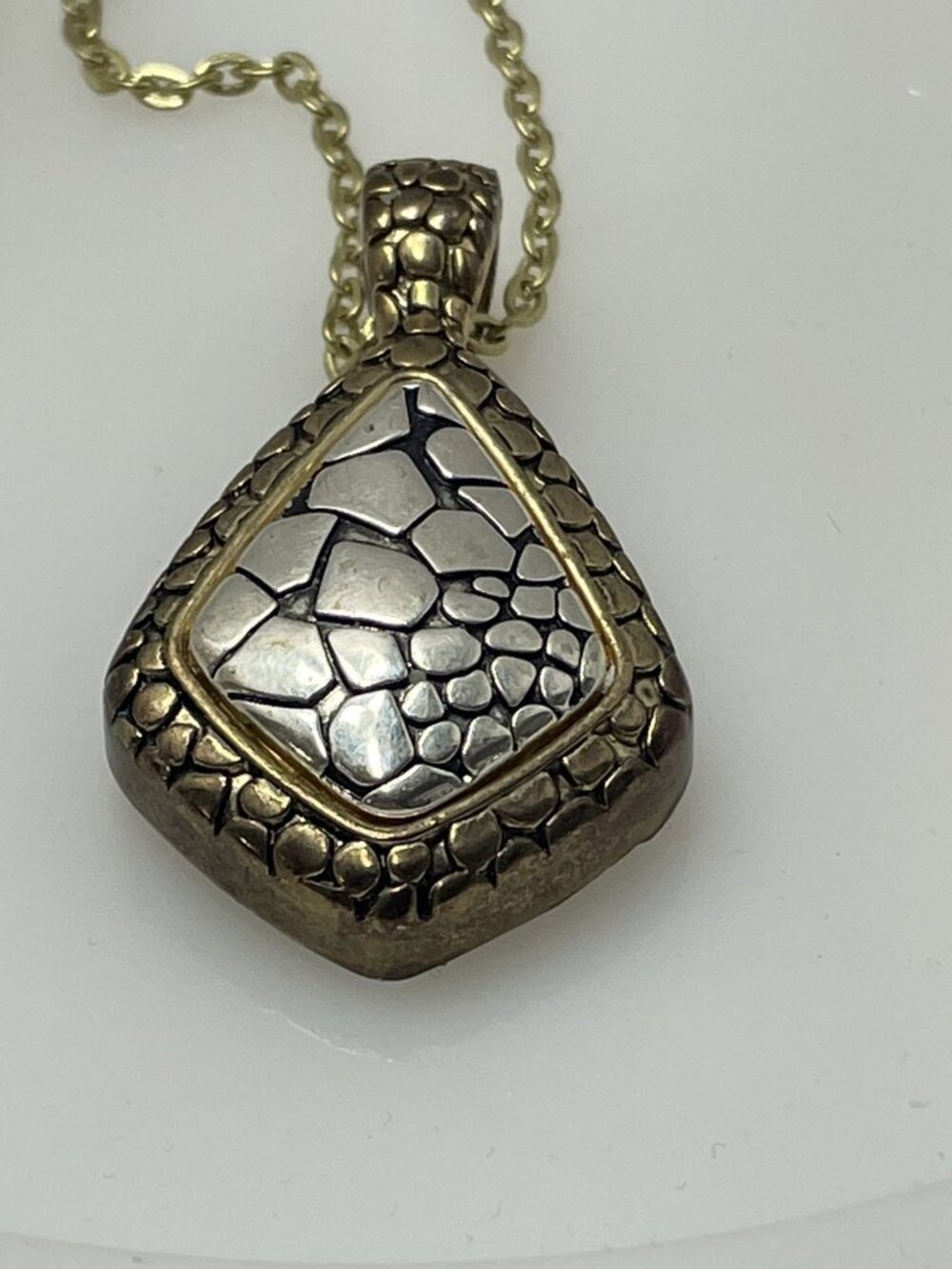 Premier Designs Salisbury 4300 Pendant Silver Tone Antiqued Gold Magnetic Bail - Picture 2 of 7